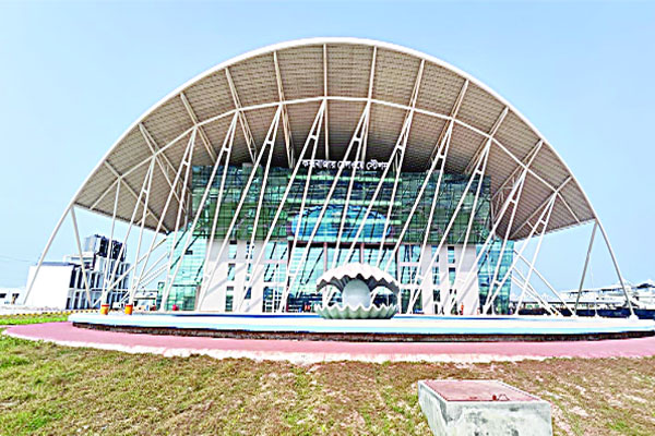 কক্সবাজার ট্রেন নিয়ে উচ্ছ্বাস