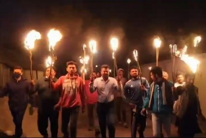 অবরোধের সমর্থনে জয়পুরহাটে ছাত্রদলের মশাল মিছিল