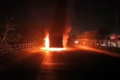 আশুলিয়ায় চলন্ত বাসে আগুন