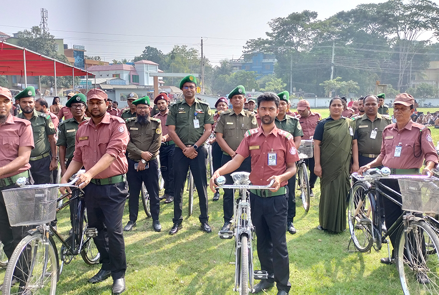 গোপালগঞ্জে আনসার ও ভিডিপির ৪২ সদস্য পেলেন বাইসাইকেল