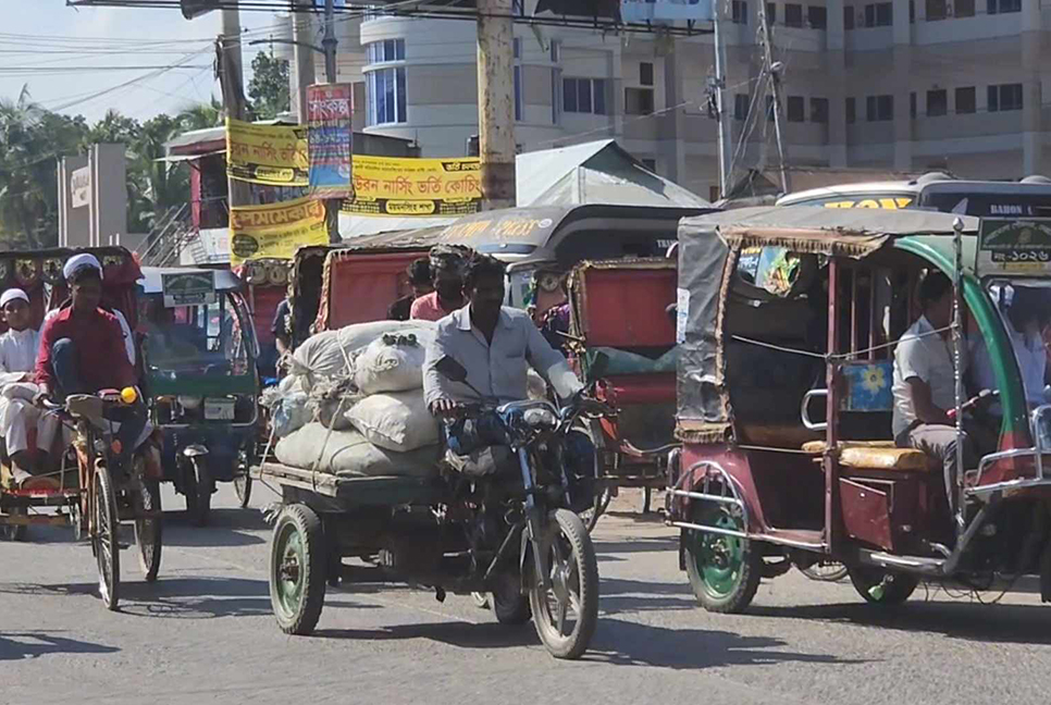 নেত্রকোনায় অবরোধের প্রভাব পড়েনি