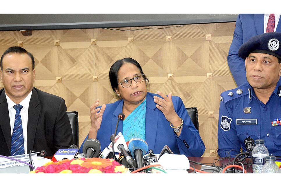 কোনো চাপ নেই, সংবিধান সমুন্নত রেখে নির্বাচন হবে : ইসি রাশেদা