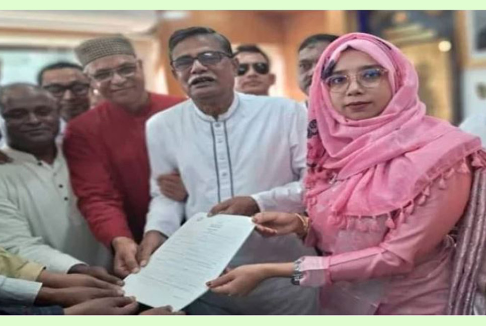 মাদারগঞ্জে আওয়ামী লীগের প্রার্থী মির্জা আজমের পক্ষে মনোনয়নপত্র সংগ্রহ

