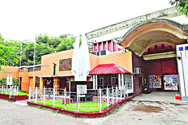 এ কী হাল এফডিসির