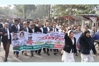 বরিশালে অবরোধের সমর্থনে মহানগর বিএনপির বিক্ষোভ মিছিল