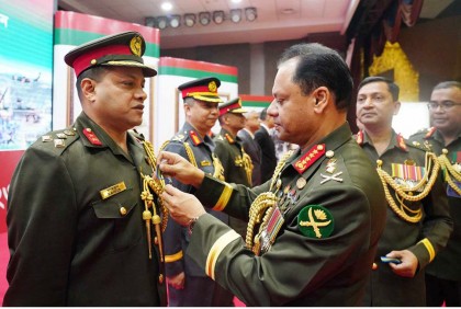 খেতাবপ্রাপ্ত ও বীর মুক্তিযোদ্ধা সেনাসদস্য এবং শান্তিকালীন পদকপ্রাপ্ত সেনাসদস্যগণকে সংবর্ধনা ও পদক প্রদান