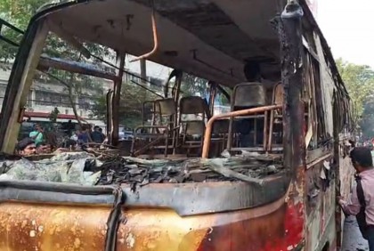 রাজধানীর বিজয়নগরে একটি বাসে আগুন