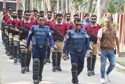 অত্যাধুনিক অস্ত্রে রাজবাড়ী জেলা পুলিশের স্পেশাল টাস্কিং গ্রুপ