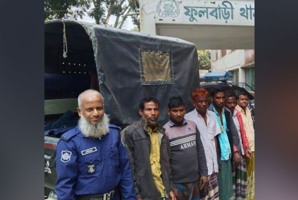 ফুলবাড়ীতে ধানক্ষেত থেকে ৬ জুয়াড়ি গ্রেফতার