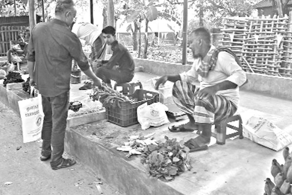 সুলভে বিষমুক্ত শাক-সবজি বিক্রয়ে ‘কৃষকের বাজার’