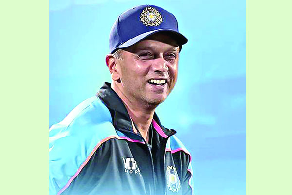 কোচ হিসেবে চুক্তি নবায়ন করছেন না