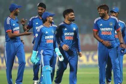 শ্বাসরুদ্ধকর ম্যাচে অস্ট্রেলিয়াকে হারাল ভারত