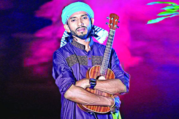ট্রেন্ডিং কাঁপাচ্ছেন শিমুল হাসান