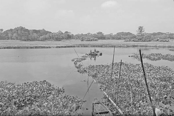 অবাধে তোলা হচ্ছে বালু