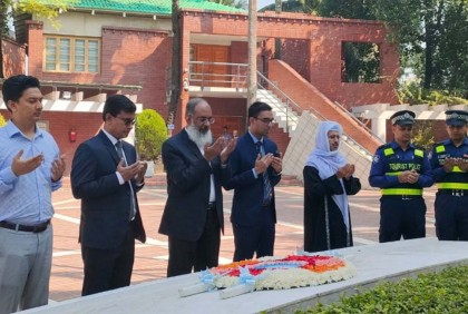 বঙ্গবন্ধুর সমাধিতে অর্থনৈতিক সম্পর্ক বিভাগের সচিবের শ্রদ্ধা