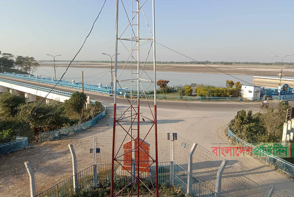 নভেম্বরেই তিস্তা পানিশূন্য, ধু-ধু বালু চর