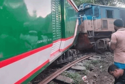 প্রায় ১৫ ঘণ্টা পর কিশোরগঞ্জ এক্সপ্রেস ট্রেনের ইঞ্জিন-বগি উদ্ধার 