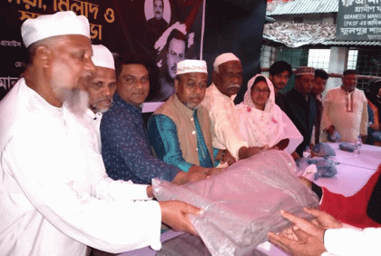 ফুলপুরে অসহায়দের মাঝে শীতবস্ত্র বিতরণ 