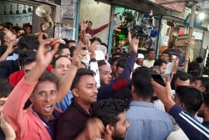 নোয়াখালীতে একরাম চৌধুরীর পক্ষে মিষ্টি বিতরণ, নেতাকর্মীদের উচ্ছ্বাস