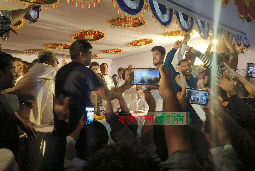 বড় ভাই পেলেন নৌকা, দুই ভাইয়ের সমর্থকদের মধ্যে উত্তেজনা