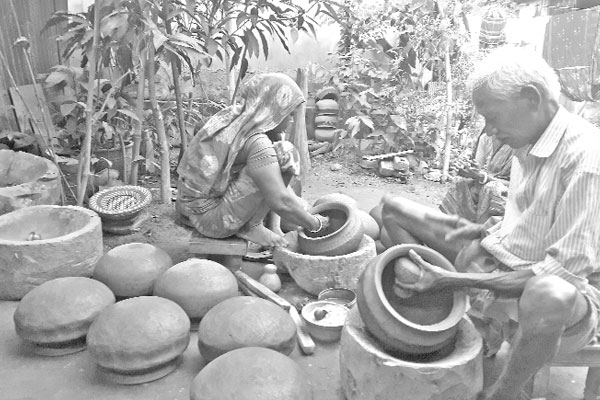 হারিয়ে যাচ্ছে মৃৎশিল্প