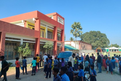 গুরুদাসপুরে স্কুল ছাত্রীদের উত্ত্যক্ত করার অভিযোগে একজনকে ‘গণপিটুনি’