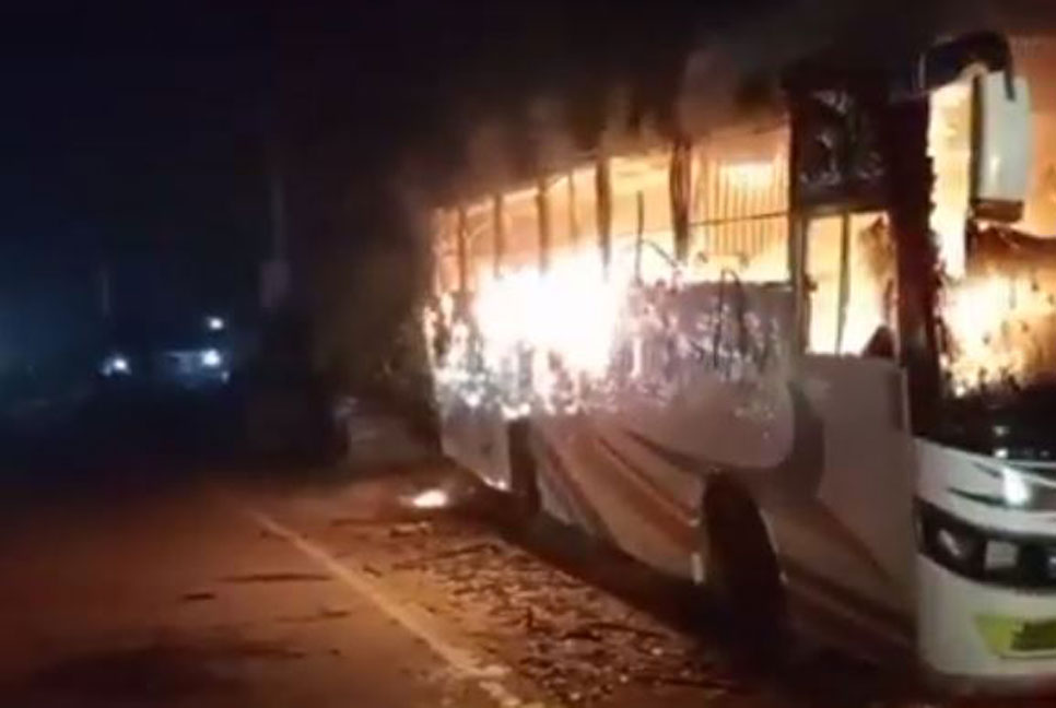 টাঙ্গাইলে বাসে আগুন 