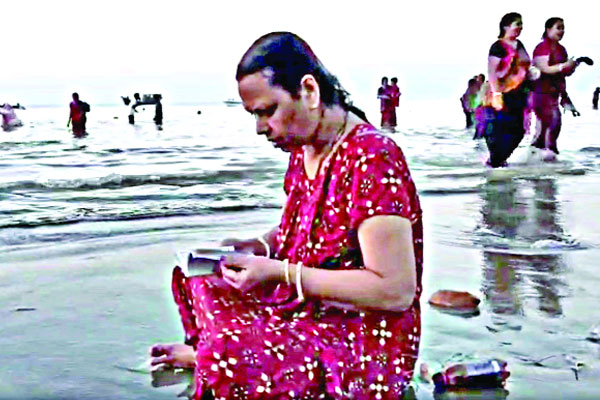 রাস উৎসবে পুণ্যার্থীর ঢল
