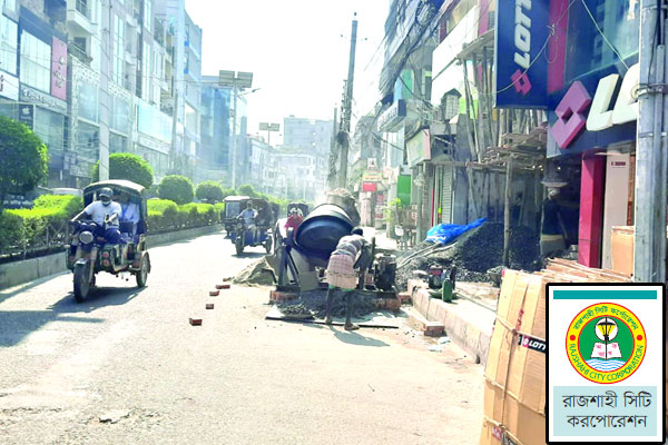 সড়কে নির্মাণসামগ্রী বাড়ছে দুর্ভোগ