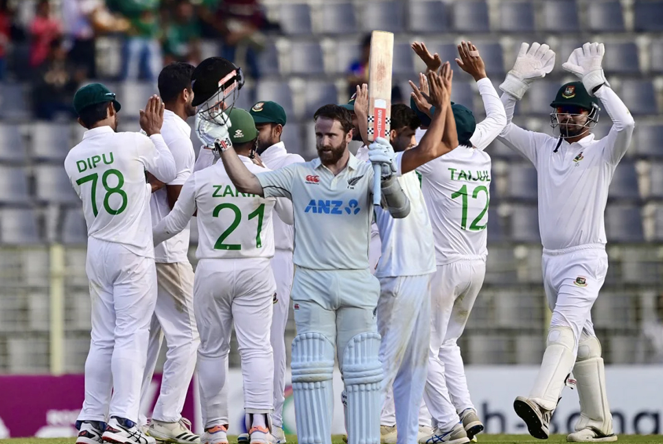 দ্বিতীয় দিনের শেষে টাইগারদের থেকে ৪৪ রানে পিছিয়ে নিউজিল্যান্ড