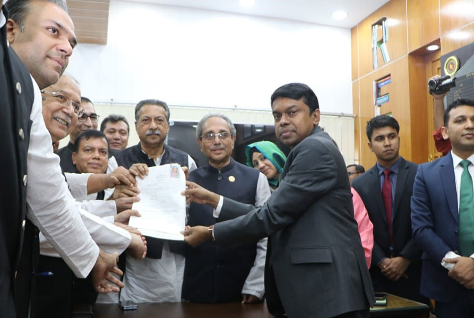 গোপালগঞ্জে শেখ হাসিনা ও শেখ সেলিমের মনোনয়নপত্র দাখিল