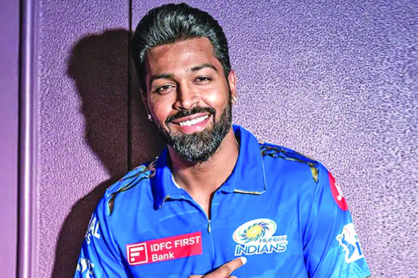 নাটকের পর মুম্বাইয়ে ফিরলেন হার্দিক