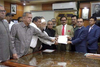 মনোনয়নপত্র জমা দিলেন সাবেক মুখ্য সচিব আবুল কালাম আজাদ