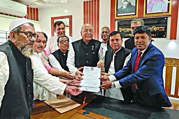 প্রধানমন্ত্রী শেখ হাসিনার মনোনয়নপত্র জমা