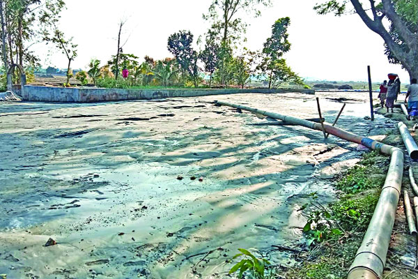শুষ্ক মৌসুমেও বন্ধ হচ্ছে না কৃষি জমি ও ডোবানালা ভরাট