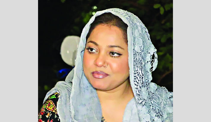 পাবনায় ভোট লড়াইয়ে সংগীত তারকা ডলি সায়ন্তনী