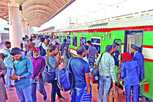সমুদ্রপাড় থেকে ঢাকায় ট্রেন