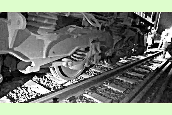 গাজীপুরে কুড়িগ্রাম এক্সপ্রেস লাইনচ্যুত