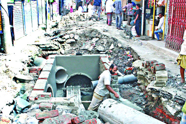 ভাঙাচোরা সড়ক সংস্কারে নেই উদ্যোগ ভোগান্তিতে নগরবাসী