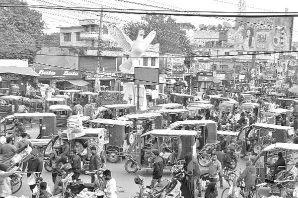 ইজিবাইকের দখলে ঝিনাইদহ শহর