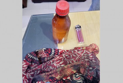 রাজধানীতে পেট্রল-লাইটারসহ যুবক আটক

