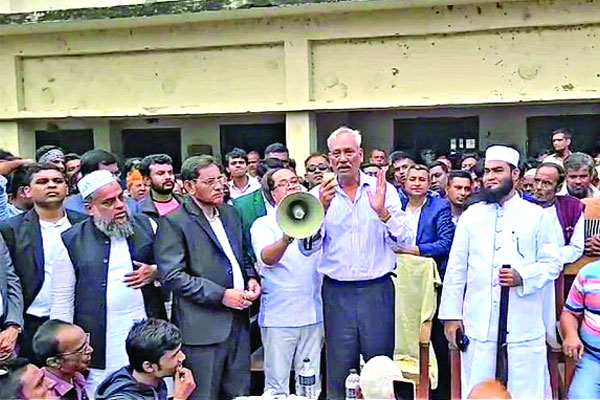 শাহজাহান ওমরের সমাবেশে বন্দুক হাতে বিএনপি সভাপতি!