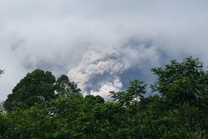 ইন্দোনেশিয়ায় অগ্ন্যুৎপাতে ‍মৃত বেড়ে ১৩