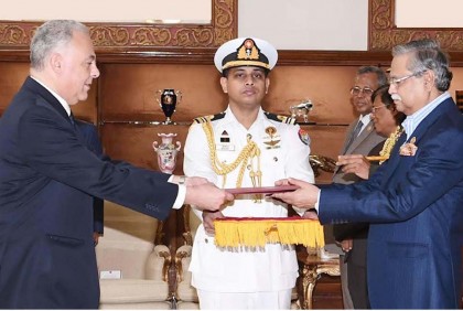 রাষ্ট্রপতির কাছে ৪ দেশের রাষ্ট্রদূতের পরিচয়পত্র পেশ

