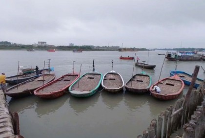 বাগেরহাটে গুঁড়ি গুঁড়ি বৃষ্টিতে জনজীবনে দুর্ভোগ 

