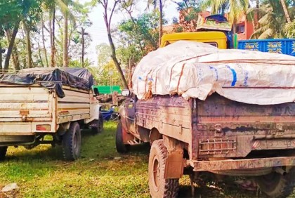 শেরপুরে ৩ ট্রাক ভারতীয় চিনিসহ আটক ৩