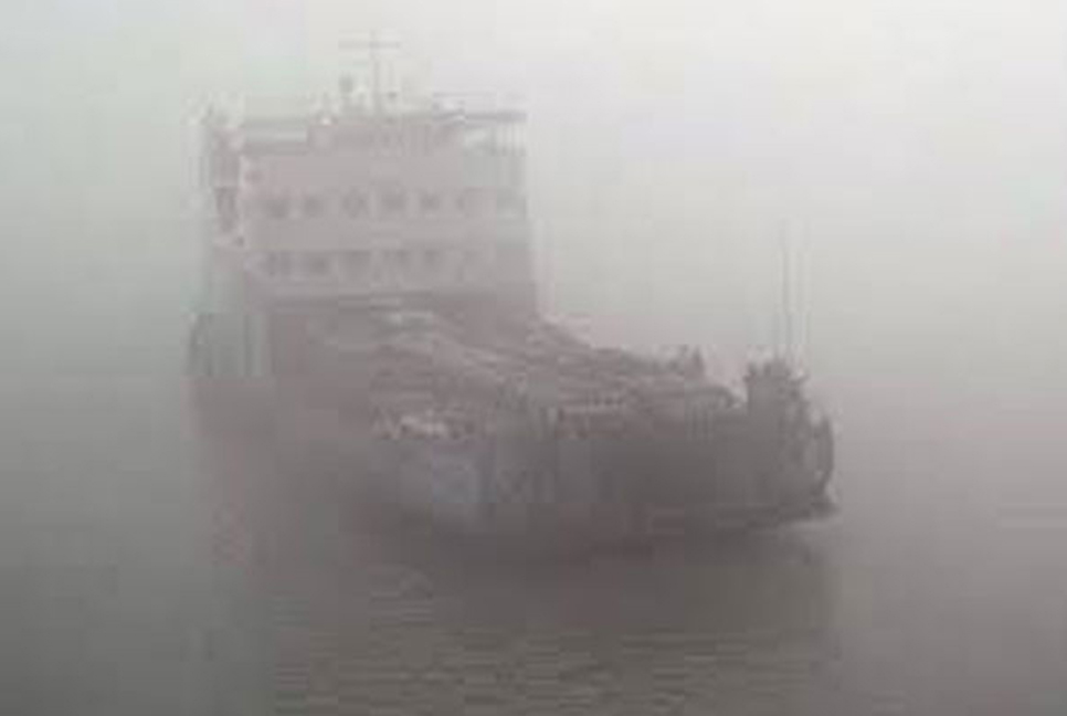পাটুরিয়া-দৌলতদিয়া নৌরুটে ফেরি চলাচল বন্ধ