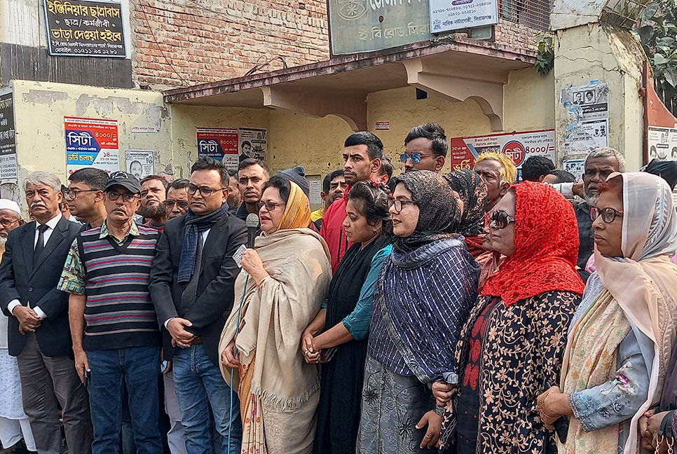 মানবাধিকার দিবসে
সিরাজগঞ্জে বিএনপির মানববন্ধন