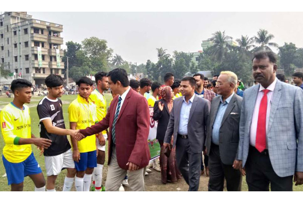 বোয়ালমারীতে জেলা প্রশাসক গোল্ডকাপ ফুটবল টুর্নামেন্ট