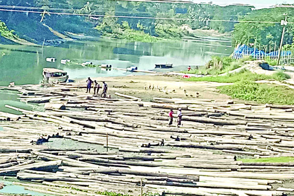 দিনে উচ্ছেদ রাতে ফের দখল